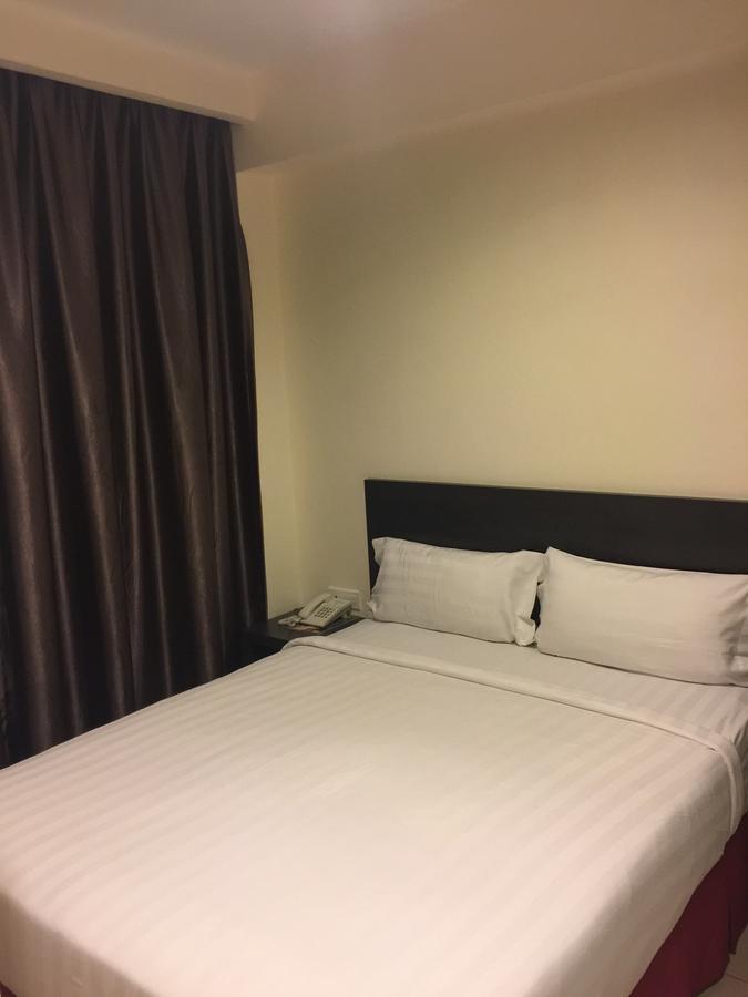 Premierz Hotel Лабуан Экстерьер фото