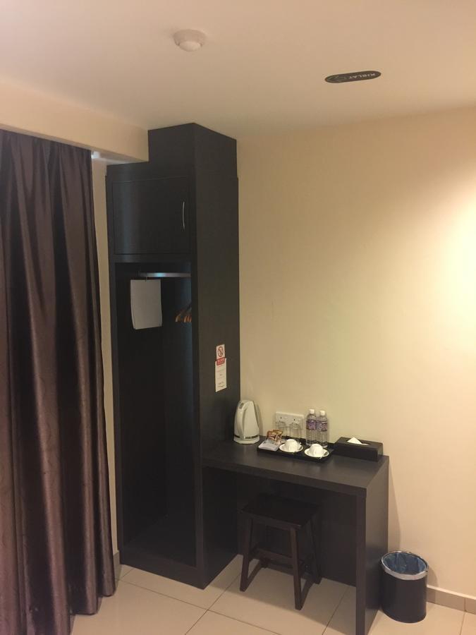 Premierz Hotel Лабуан Экстерьер фото