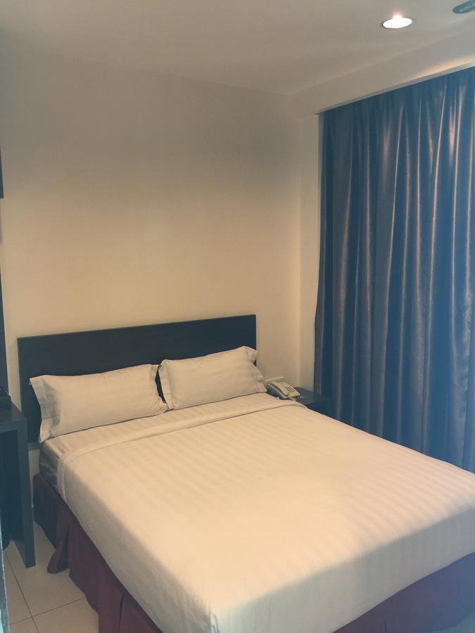 Premierz Hotel Лабуан Экстерьер фото