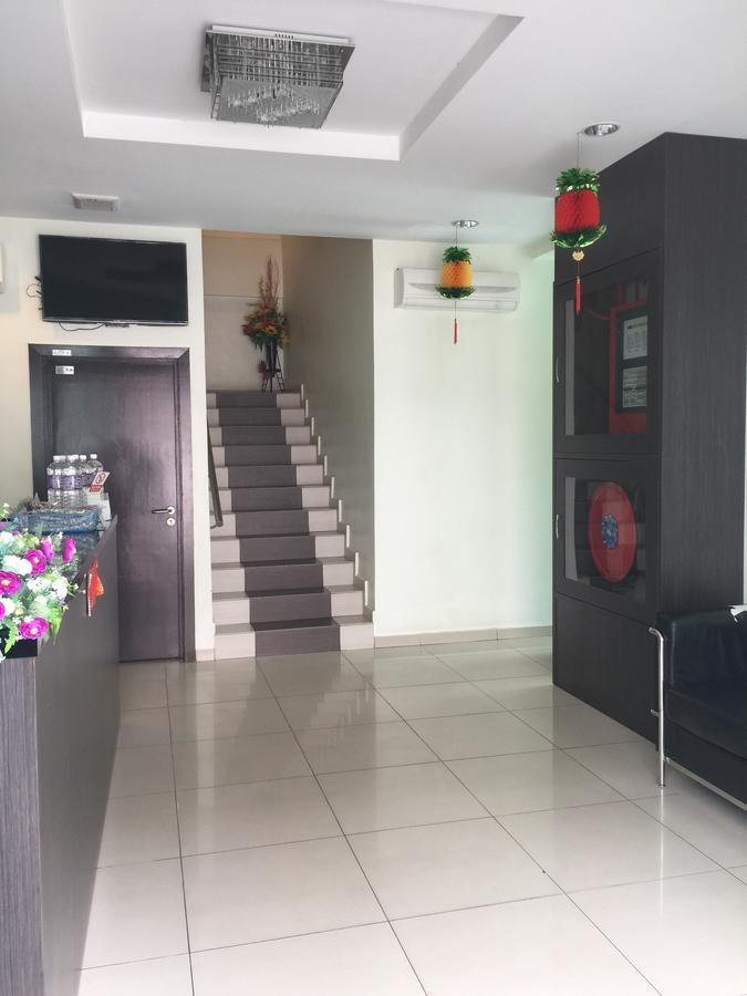 Premierz Hotel Лабуан Экстерьер фото
