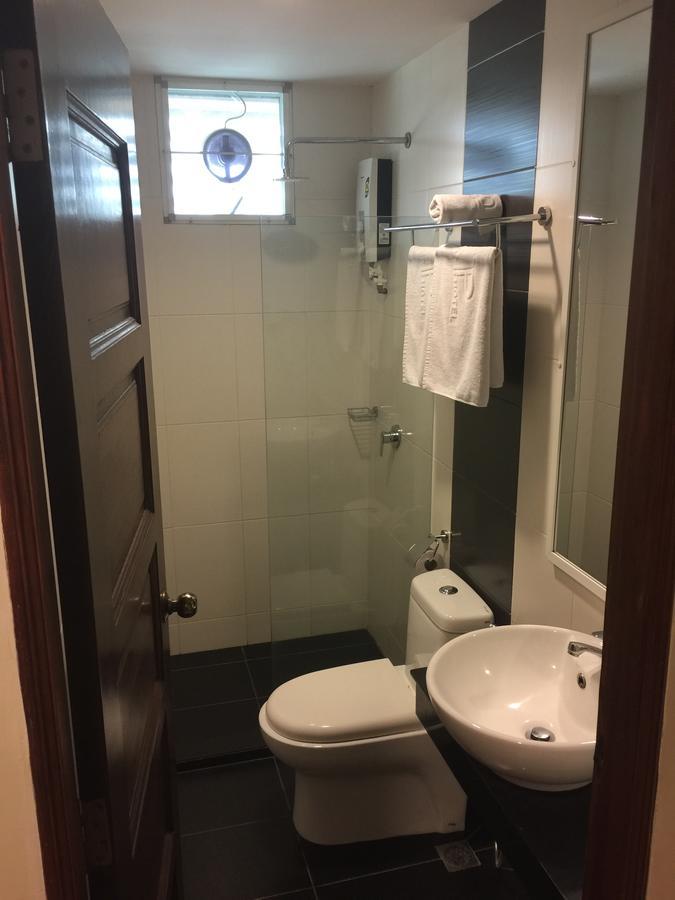 Premierz Hotel Лабуан Экстерьер фото